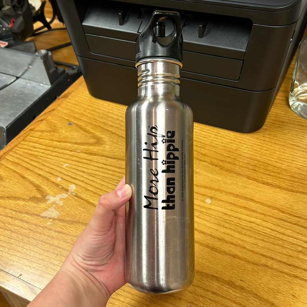 Klean Kanteen bran metal water bottle 27oz silver color scratches pictured